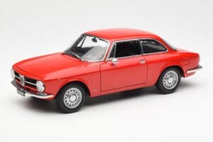 Alfa Romeo GT 1300 Junior LHD Rot AUTOart 1:18 70131 Metall