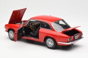 Alfa Romeo GT 1300 Junior LHD Rot AUTOart 1:18 70131 Metall — Bild 5 von 8
