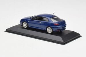 Alfa Romeo GT Dark Blue Metallic Minichamps 1:43 400120326 Metall — Bild 3 von 4