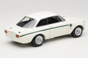 Alfa Romeo GTA 1300 Junior Weiß Minichamps 1:18 100120501 Metall — Bild 3 von 8