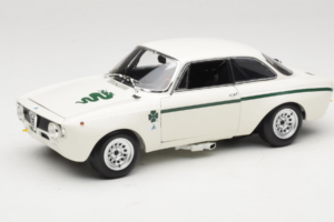 Alfa Romeo GTA 1300 Junior Weiß Minichamps 1:18 100120501 Metall