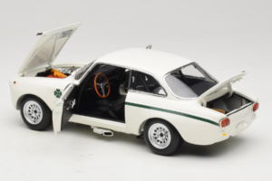Alfa Romeo GTA 1300 Junior Weiß Minichamps 1:18 100120501 Metall — Bild 5 von 8