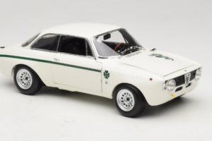 Alfa Romeo GTA 1300 Junior Weiß Minichamps 1:18 100120501 Metall — Bild 6 von 8