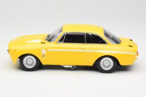 Alfa Romeo GTA 1300 Junior Gelb Minichamps 1:18 155120024 Metall — Bild 5 von 6