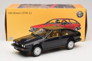 Alfa Romeo GTV6 2.5 Schwarz Laudoracing-Models 1:18 LM110C Metall — Bild 6 von 6