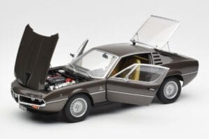 Alfa Romeo Montreal Braun Metallic AUTOart 1:18 70173 Metall — Bild 2 von 8