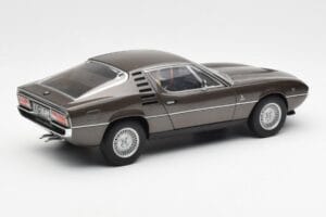 Alfa Romeo Montreal Braun Metallic AUTOart 1:18 70173 Metall — Bild 3 von 8
