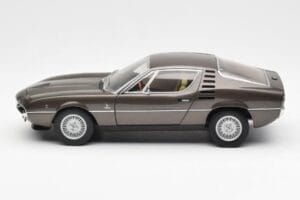 Alfa Romeo Montreal Braun Metallic AUTOart 1:18 70173 Metall — Bild 4 von 8