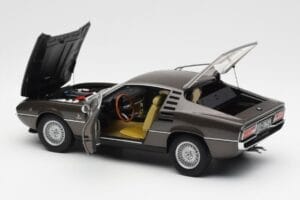 Alfa Romeo Montreal Braun Metallic AUTOart 1:18 70173 Metall — Bild 5 von 8