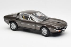 Alfa Romeo Montreal Braun Metallic AUTOart 1:18 70173 Metall — Bild 6 von 8