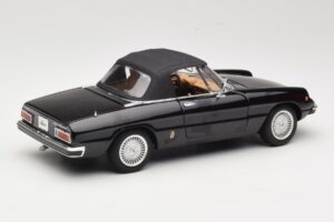 Alfa Romeo Spider 916 Veloce Schwarz Ricko 1:18 32107 Metall — Bild 3 von 8