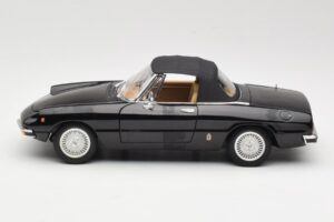 Alfa Romeo Spider 916 Veloce Schwarz Ricko 1:18 32107 Metall — Bild 4 von 8