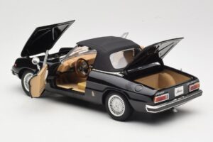 Alfa Romeo Spider 916 Veloce Schwarz Ricko 1:18 32107 Metall — Bild 5 von 8