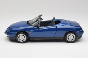 Alfa Romeo Spider 916 Periwinkle Blau Maisto 1:18 50308 Metall — Bild 3 von 7