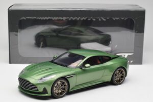 Aston Martin DB12 Grün GT Spirit 1:18 GT466 Resin — Bild 5 von 5