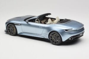 Aston Martin DB12 Volante Caribbean Blue Pearl GT Spirit 1:18 GT479 Resin — Bild 5 von 6
