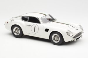 Aston Martin DB4 GT Zagato #1 24 Hours of Le Mans 1961 CMC 1:18 M-139 Metall — Bild 4 von 6