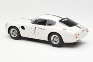 Aston Martin DB4 GT Zagato #1 24 Hours of Le Mans 1961 CMC 1:18 M-139 Metall — Bild 5 von 6