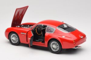 Aston Martin DB4 GT Zagato Rot Road Signature 1:18 92728 Metall — Bild 5 von 8
