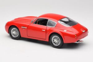 Aston Martin DB4 GT Zagato Rot Road Signature 1:18 92728 Metall — Bild 7 von 8