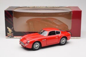 Aston Martin DB4 GT Zagato Rot Road Signature 1:18 92728 Metall — Bild 8 von 8
