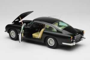 Aston Martin DB5 California Salbeigrün Chrono 1:18 H1001 Metall — Bild 5 von 8