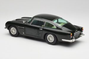Aston Martin DB5 California Salbeigrün Chrono 1:18 H1001 Metall — Bild 7 von 8