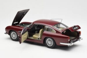 Aston Martin DB5 Dubonnet Rot AUTOart 1:18 70213 Metall — Bild 5 von 8