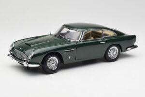 Aston Martin DB5 RHD Grün AUTOart 1:18 70024 Metall