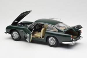 Aston Martin DB5 RHD Grün AUTOart 1:18 70024 Metall — Bild 5 von 8
