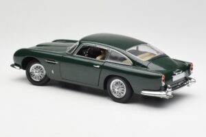 Aston Martin DB5 RHD Grün AUTOart 1:18 70024 Metall — Bild 7 von 8