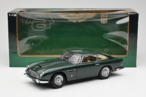 Aston Martin DB5 RHD Grün AUTOart 1:18 70024 Metall — Bild 8 von 8