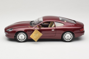 Aston Martin DB7 Rot Guiloy 1:18 67550 Metall — Bild 4 von 8