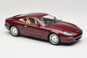 Aston Martin DB7 Rot Guiloy 1:18 67550 Metall — Bild 6 von 8