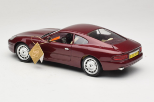 Aston Martin DB7 Rot Guiloy 1:18 67550 Metall — Bild 7 von 8