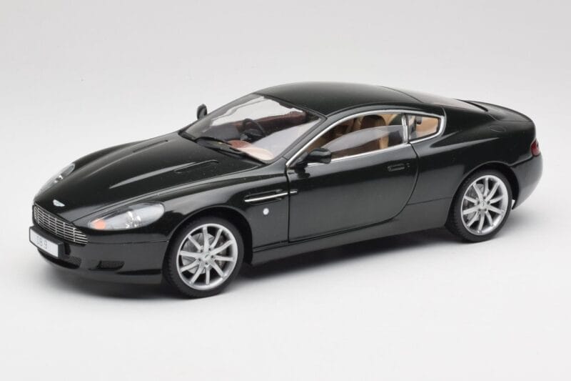 Aston Martin DB9 Schwarz Solido 1:18 15025600 Metall