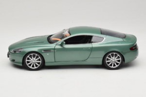 Aston Martin DB9 Grün Minichamps 1:18 150137322 Metall — Bild 4 von 8
