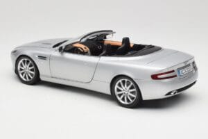 Aston Martin DB9 Volante Silber Minichamps 1:18 150137334 Metall — Bild 7 von 8