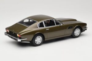 Aston Martin DBS Olive Grün CMR 1:18 CMR003 Metall — Bild 2 von 6