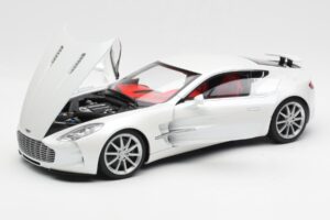 Aston Martin One-77 Morning Frost Weiß AUTOart 1:18 70244 Metall — Bild 2 von 8