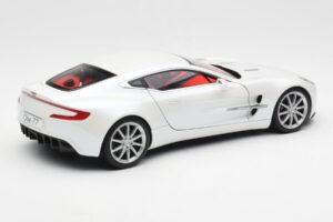 Aston Martin One-77 Morning Frost Weiß AUTOart 1:18 70244 Metall — Bild 3 von 8