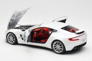 Aston Martin One-77 Morning Frost Weiß AUTOart 1:18 70244 Metall — Bild 5 von 8