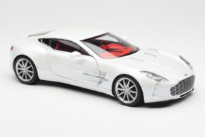 Aston Martin One-77 Morning Frost Weiß AUTOart 1:18 70244 Metall — Bild 6 von 8