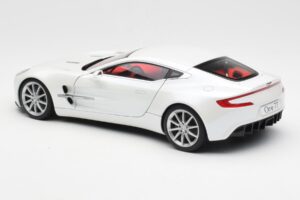 Aston Martin One-77 Morning Frost Weiß AUTOart 1:18 70244 Metall — Bild 7 von 8