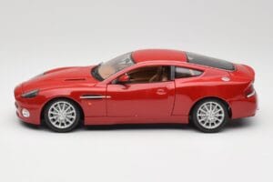 Aston Martin V12 Vanquish Rot Bburago 1:18 34063 Metall — Bild 4 von 8