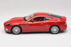 Aston Martin V12 Vanquish Rot Bburago 1:18 33334063 Metall — Bild 4 von 8