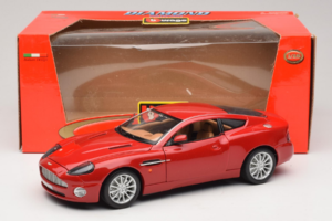 Aston Martin V12 Vanquish Rot Bburago 1:18 33334063 Metall — Bild 8 von 8