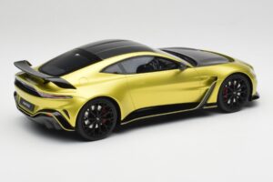 Aston Martin V12 Vantage Final Edition Cosmopolitan Yellow TopSpeed 1:18 TS0453 Metall — Bild 2 von 6