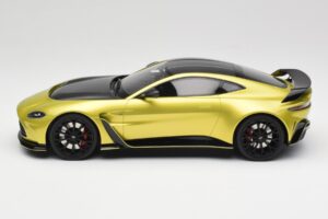 Aston Martin V12 Vantage Final Edition Cosmopolitan Yellow TopSpeed 1:18 TS0453 Metall — Bild 3 von 6