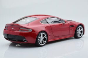 Aston Martin V12 Vantage Rot AUTOart 1:18 70208 Metall — Bild 3 von 8